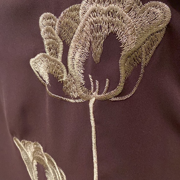 🔴FINAL CLEARANCE🔴
 Purple top with flower detail - Picture 5 of 8